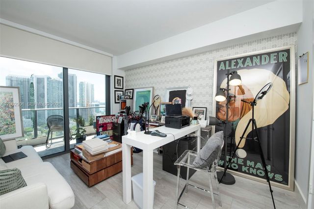 121 NE 34th St 1607, Miami, FL 33137