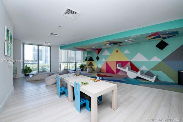 121 NE 34th St 1607, Miami, FL 33137