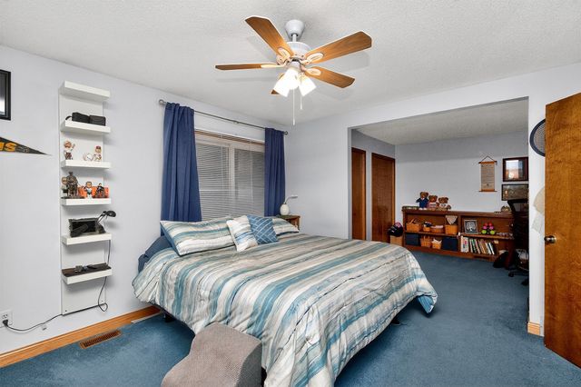 4512 80th Place, Urbandale, IA 50322