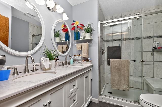 4512 80th Place, Urbandale, IA 50322