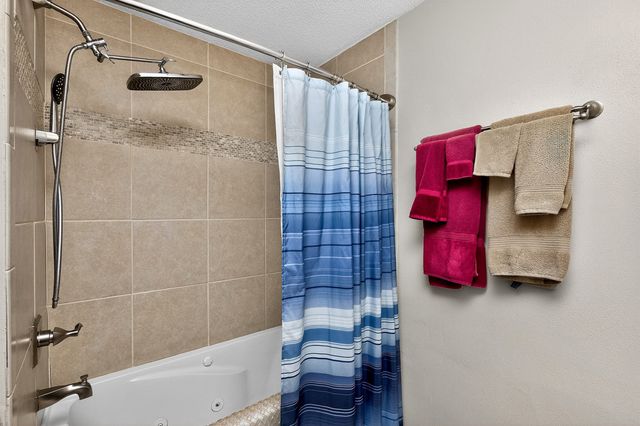 4512 80th Place, Urbandale, IA 50322