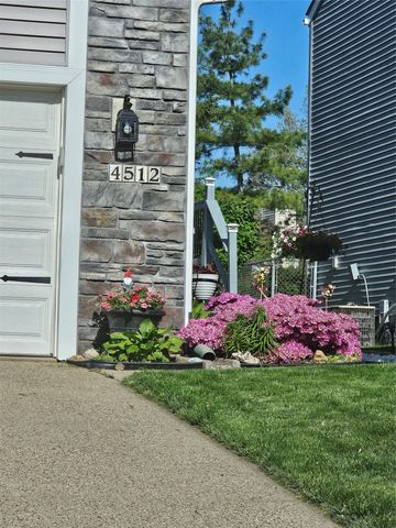 4512 80th Place, Urbandale, IA 50322