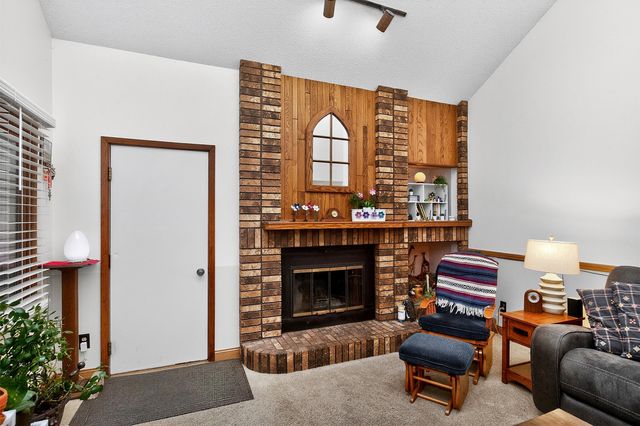 4512 80th Place, Urbandale, IA 50322