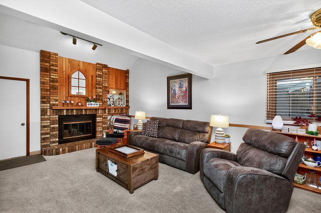 4512 80th Place, Urbandale, IA 50322