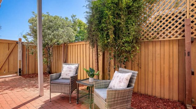 10 Arch Street, Redwood City, CA 94062