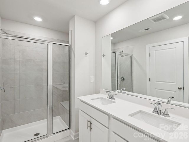 8013 Hidden Springs Drive, Charlotte, NC 28216