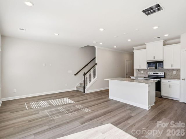 8013 Hidden Springs Drive, Charlotte, NC 28216