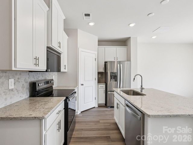 8013 Hidden Springs Drive, Charlotte, NC 28216