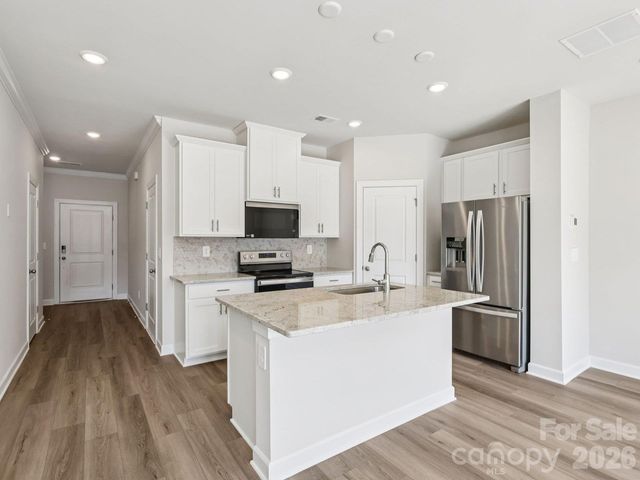 8013 Hidden Springs Drive, Charlotte, NC 28216