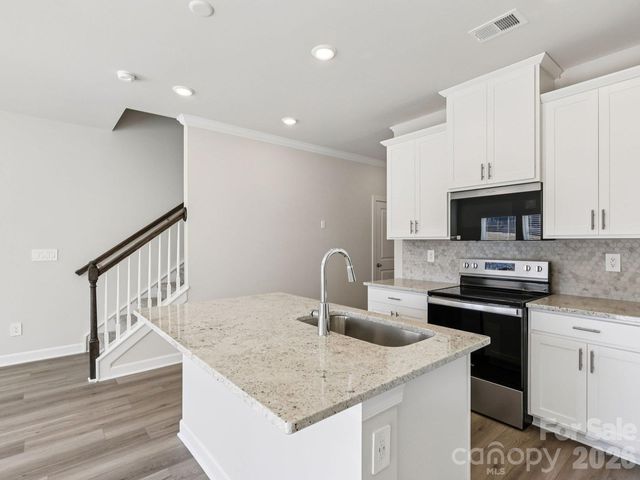 8013 Hidden Springs Drive, Charlotte, NC 28216