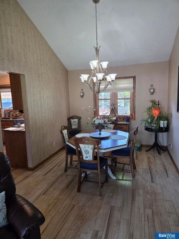 6111 Tennyson Circle, Lincoln, NE 68516