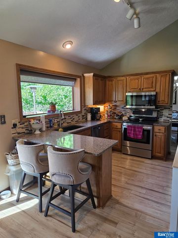 6111 Tennyson Circle, Lincoln, NE 68516