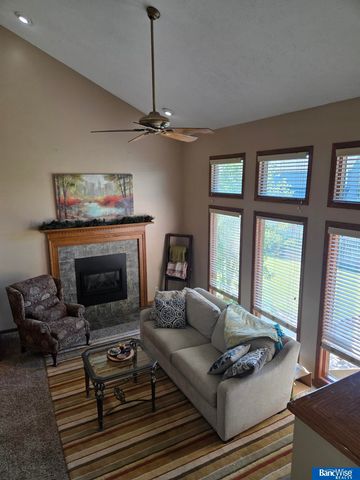 6111 Tennyson Circle, Lincoln, NE 68516