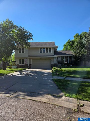6111 Tennyson Circle, Lincoln, NE 68516