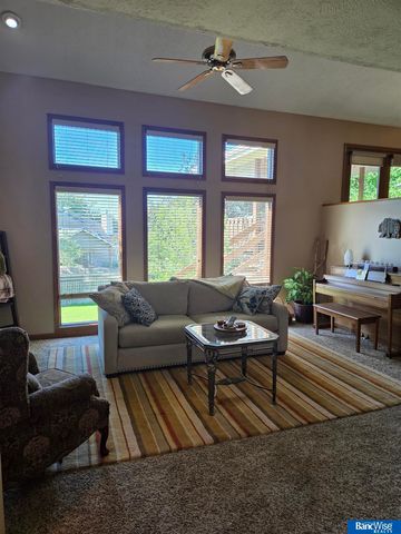 6111 Tennyson Circle, Lincoln, NE 68516