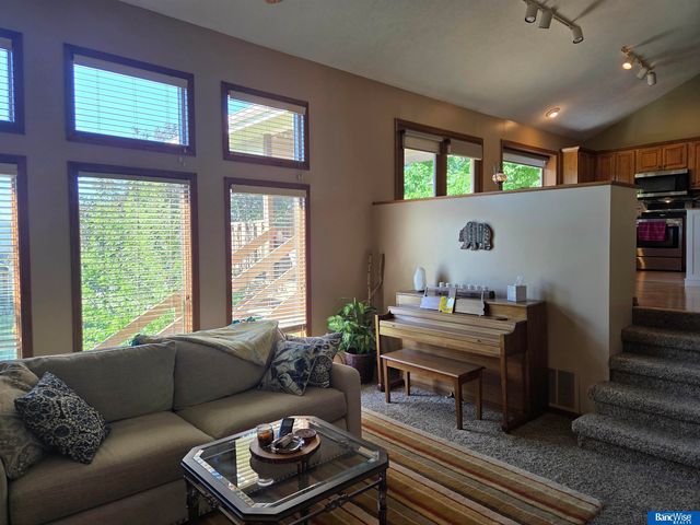 6111 Tennyson Circle, Lincoln, NE 68516