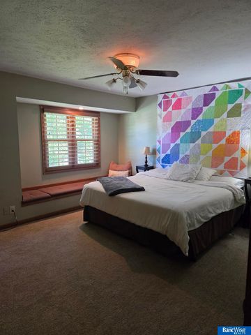 6111 Tennyson Circle, Lincoln, NE 68516