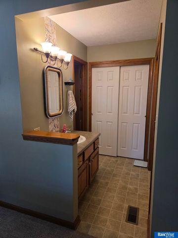 6111 Tennyson Circle, Lincoln, NE 68516