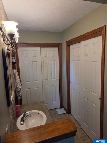 6111 Tennyson Circle, Lincoln, NE 68516
