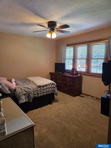 6111 Tennyson Circle, Lincoln, NE 68516