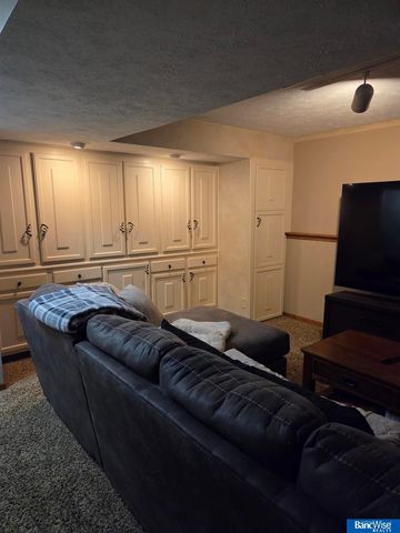6111 Tennyson Circle, Lincoln, NE 68516