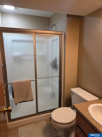 6111 Tennyson Circle, Lincoln, NE 68516