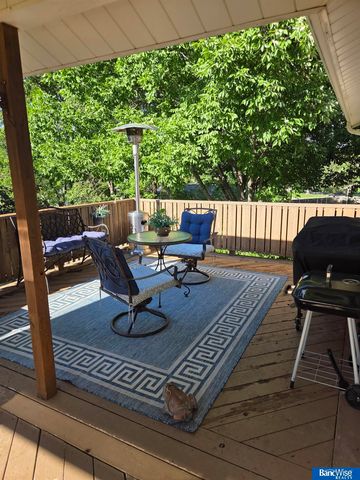 6111 Tennyson Circle, Lincoln, NE 68516