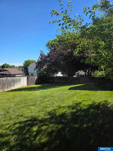 6111 Tennyson Circle, Lincoln, NE 68516