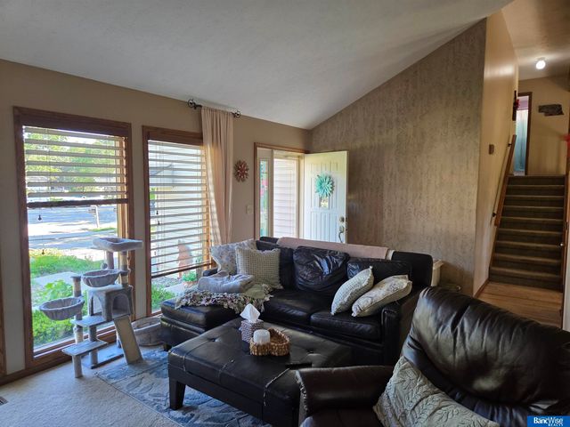 6111 Tennyson Circle, Lincoln, NE 68516