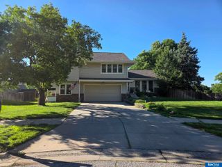 6111 Tennyson Circle, Lincoln, NE 68516