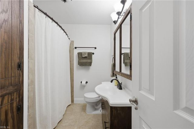 512 Wooten LN, Chesapeake, VA 23323