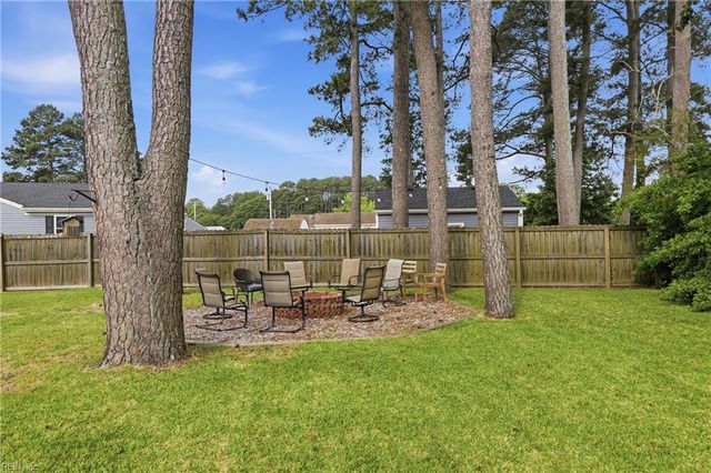 512 Wooten LN, Chesapeake, VA 23323