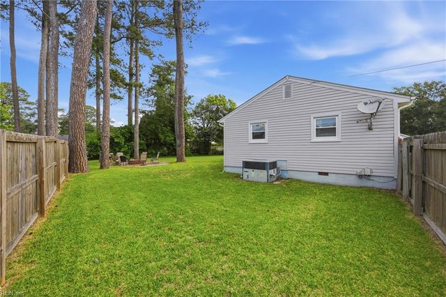512 Wooten LN, Chesapeake, VA 23323