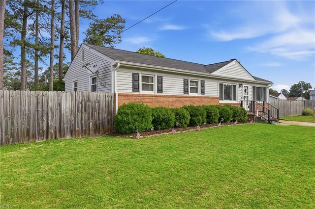 512 Wooten LN, Chesapeake, VA 23323