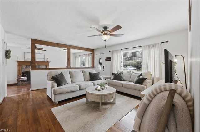 512 Wooten LN, Chesapeake, VA 23323