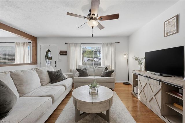 512 Wooten LN, Chesapeake, VA 23323