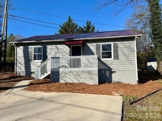 201 Brookdale Place NW, Lenoir, NC 28645