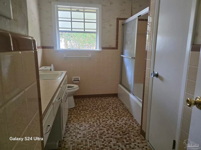 6227 Vicksburg Dr, Pensacola, FL 32503