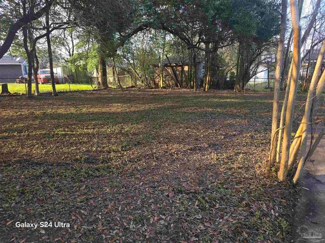 6227 Vicksburg Dr, Pensacola, FL 32503