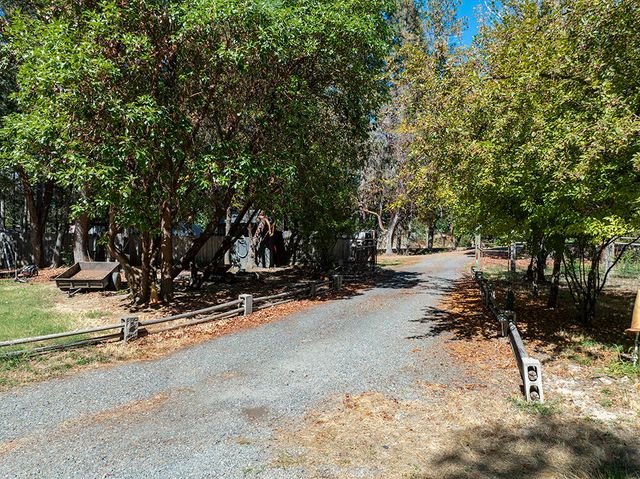 3504 Azalea Drive, Grants Pass, OR 97526