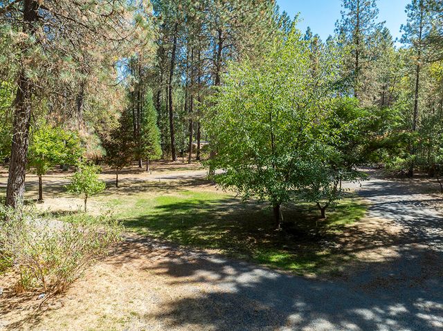 3504 Azalea Drive, Grants Pass, OR 97526