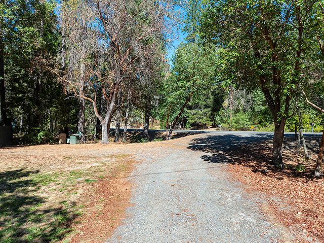 3504 Azalea Drive, Grants Pass, OR 97526