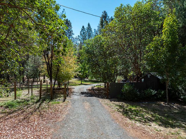 3504 Azalea Drive, Grants Pass, OR 97526