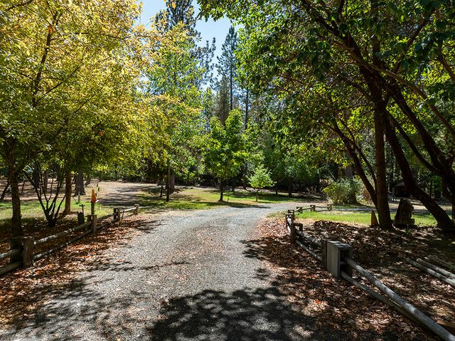 3504 Azalea Drive, Grants Pass, OR 97526