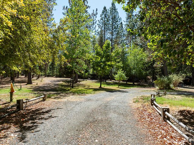 3504 Azalea Drive, Grants Pass, OR 97526