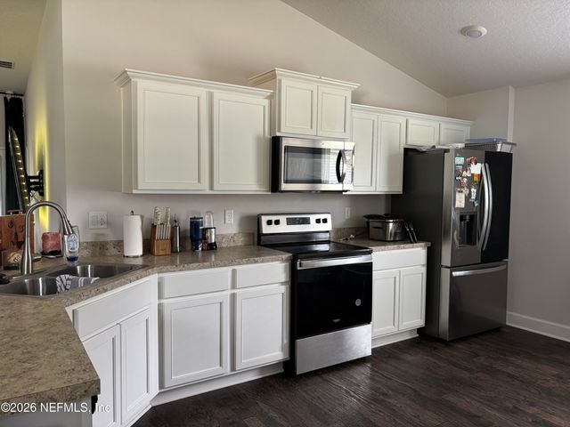 8112 HELMSLEY Boulevard, Jacksonville, FL 32219