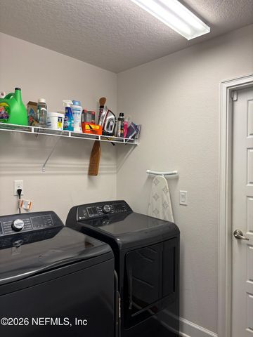 8112 HELMSLEY Boulevard, Jacksonville, FL 32219