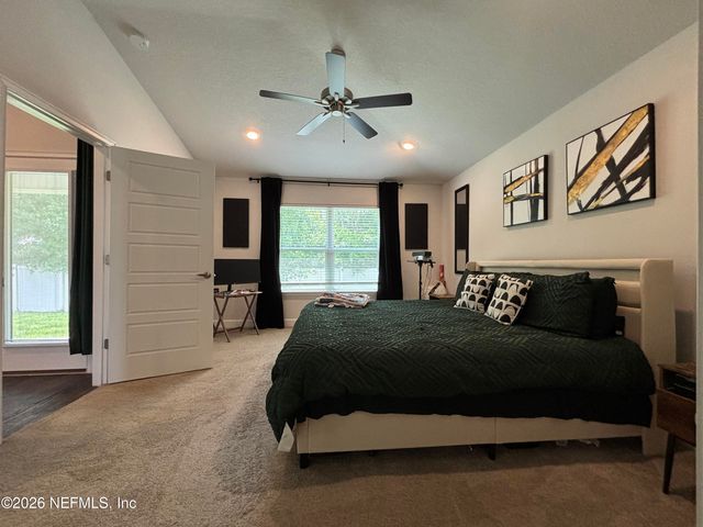 8112 HELMSLEY Boulevard, Jacksonville, FL 32219