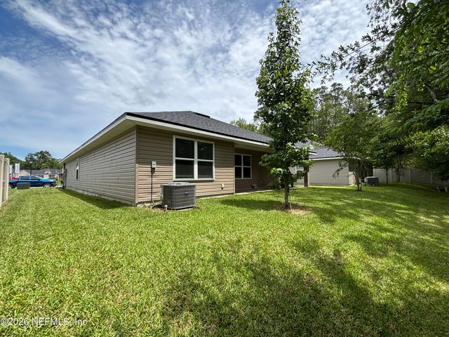 8112 HELMSLEY Boulevard, Jacksonville, FL 32219