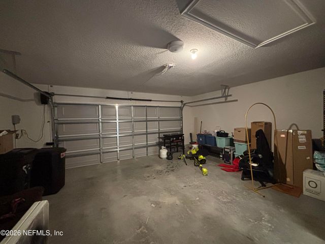 8112 HELMSLEY Boulevard, Jacksonville, FL 32219